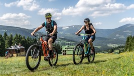 Discovering the Giant Mts. on e-bikes