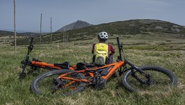 Mit dem Elektrofahrrad aus Janské Lázně bis zu Luční bouda und zurück 